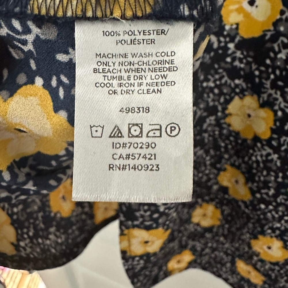 NWOT - never worn Loft Plus Floral Navy and Yellow Women's Top - Picture 5 of 5